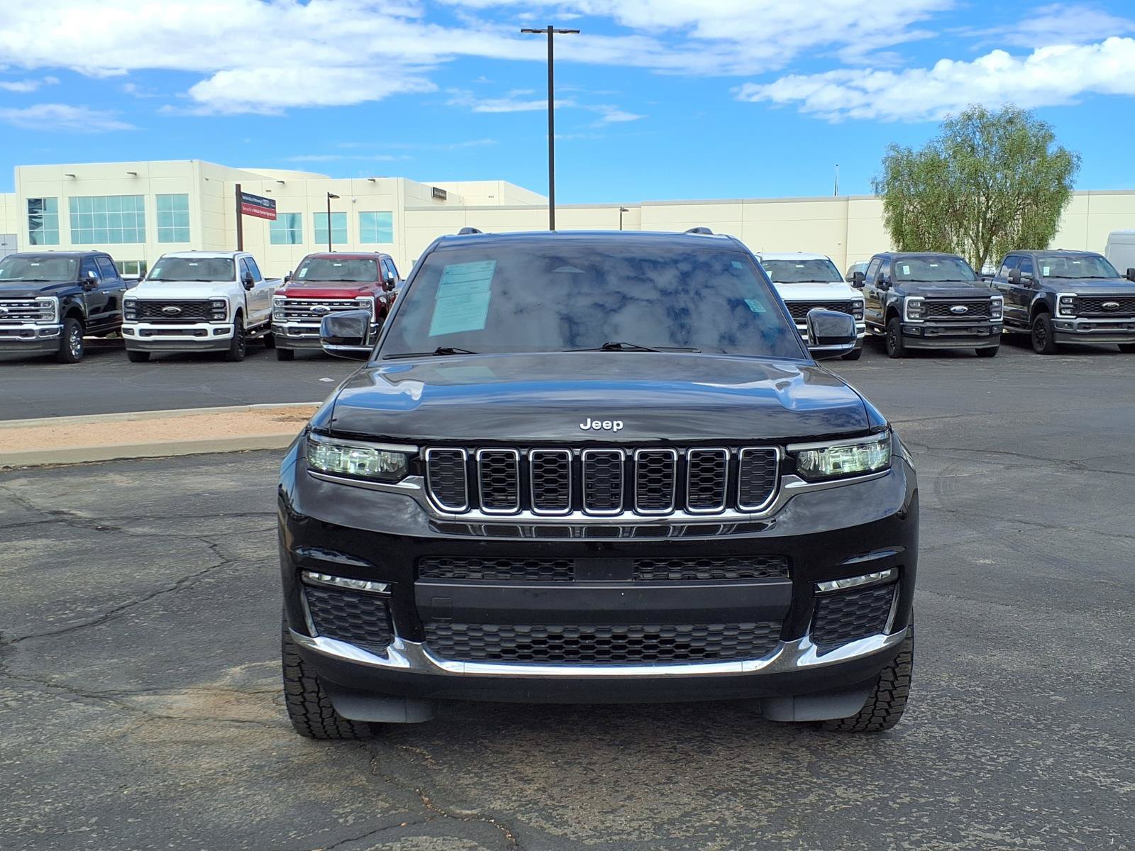 Used 2022 Jeep Grand Cherokee L Limited AWD/4WD image 2