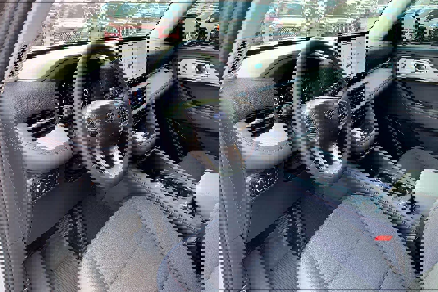 Certified 2025 Ford Explorer Active image 17