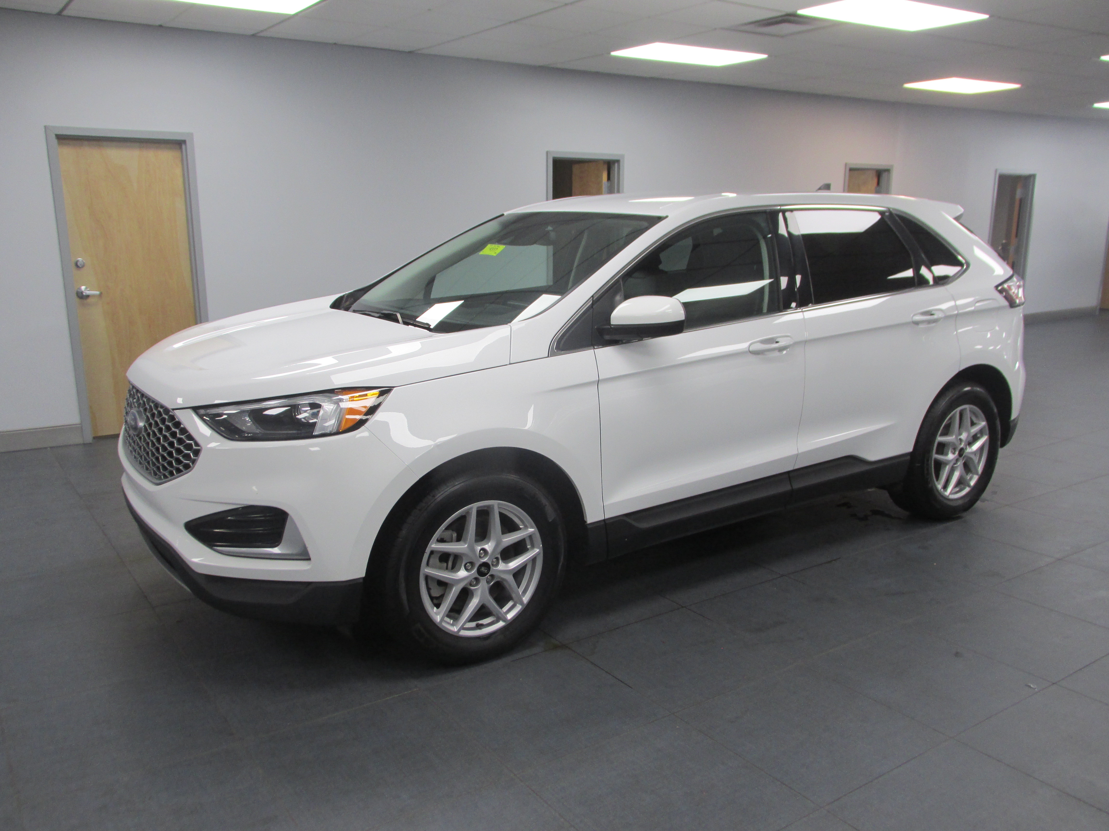 Certified 2024 Ford Edge SEL AWD/4WD image 8