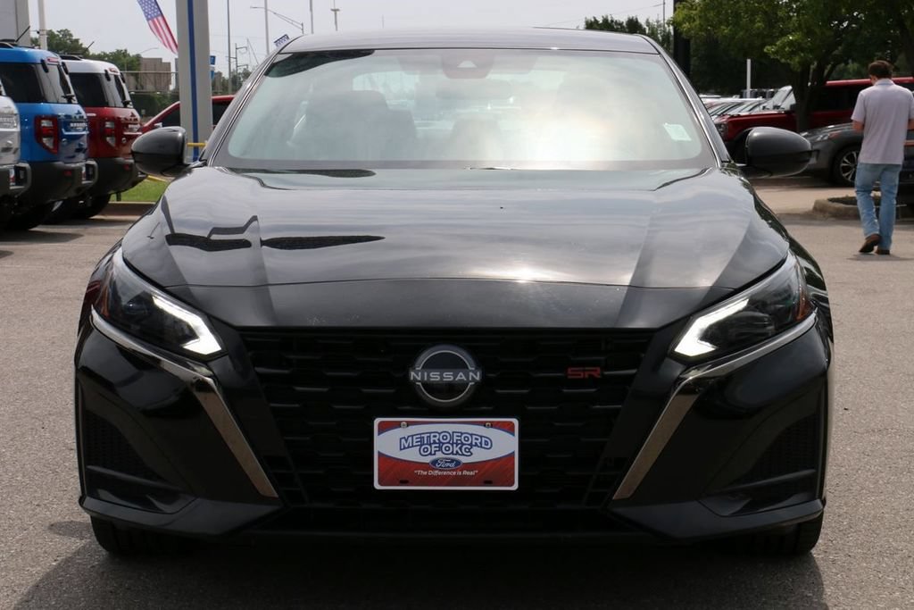 Used 2024 Nissan Altima 2.5 SR FWD image 3