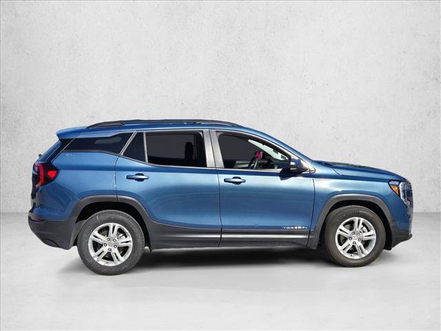 Used 2024 GMC Terrain SLE w/ Driver Convenience Package FWD image 4