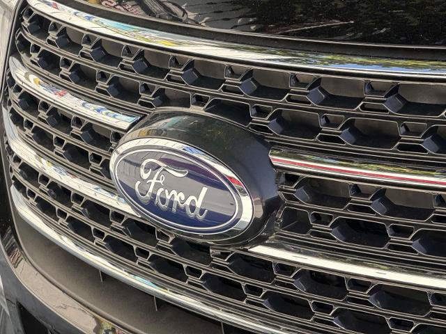 Certified 2023 Ford Explorer XLT w/ Equipment Group 202A AWD/4WD image 3