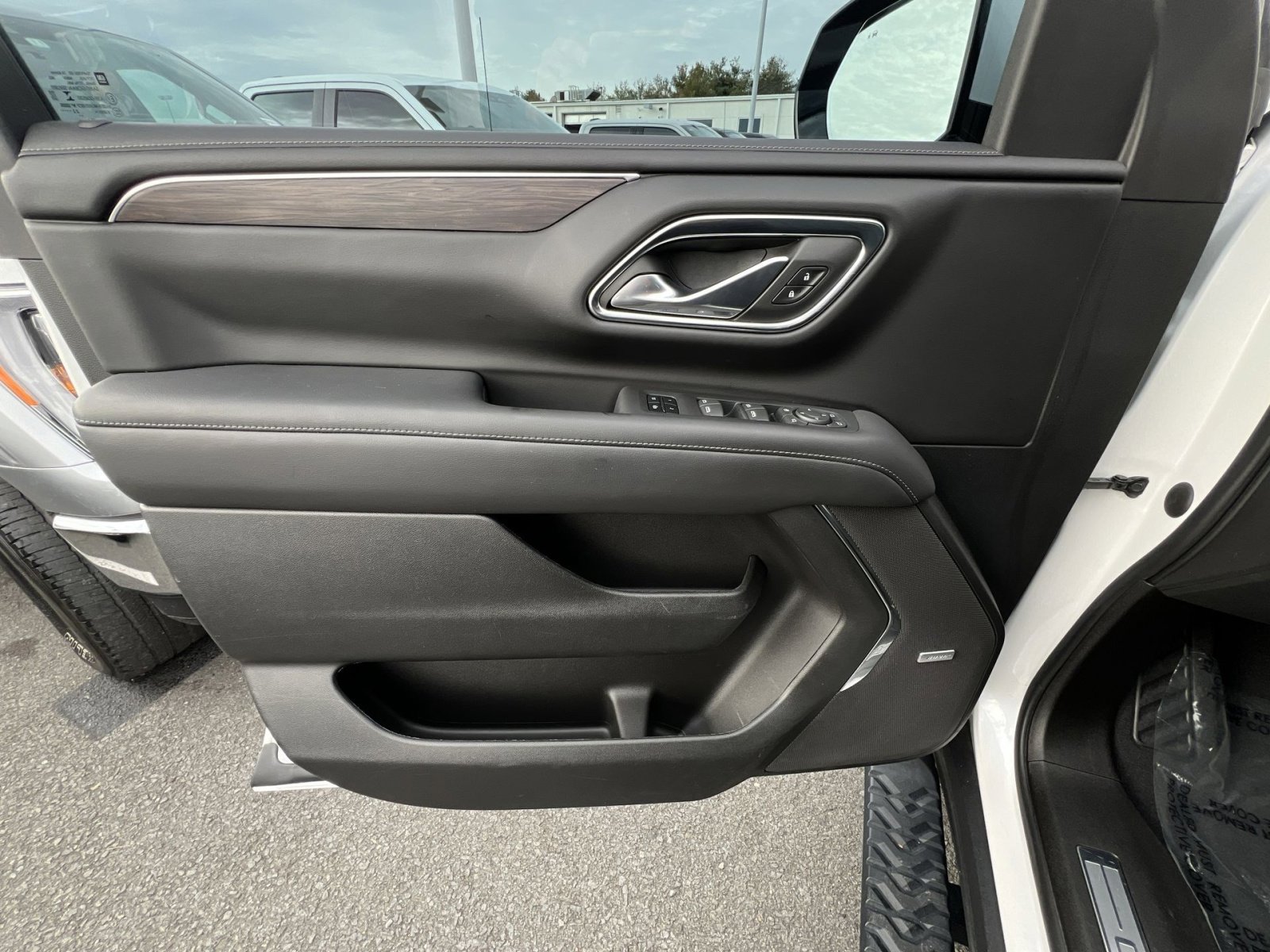 Used 2023 Chevrolet Tahoe Z71 w/ Luxury Package image 15