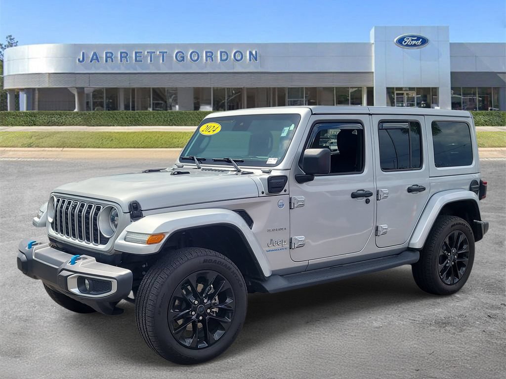 Used 2024 Jeep Wrangler Unlimited Sahara w/ Technology Group AWD/4WD image 2