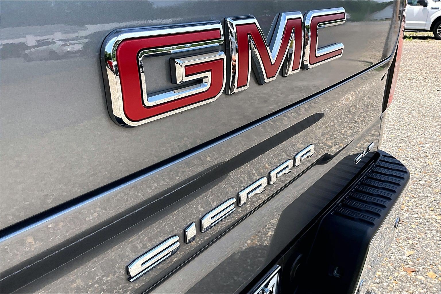 Used 2022 GMC Sierra 1500 SLE w/ Driver Alert Package I AWD/4WD image 32