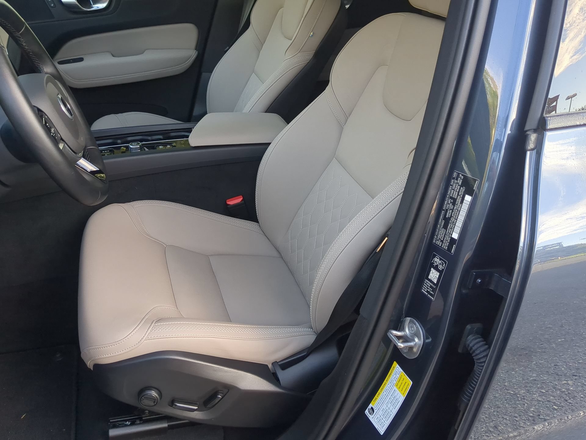 Used 2026 Volvo XC60 B5 Plus AWD/4WD image 57
