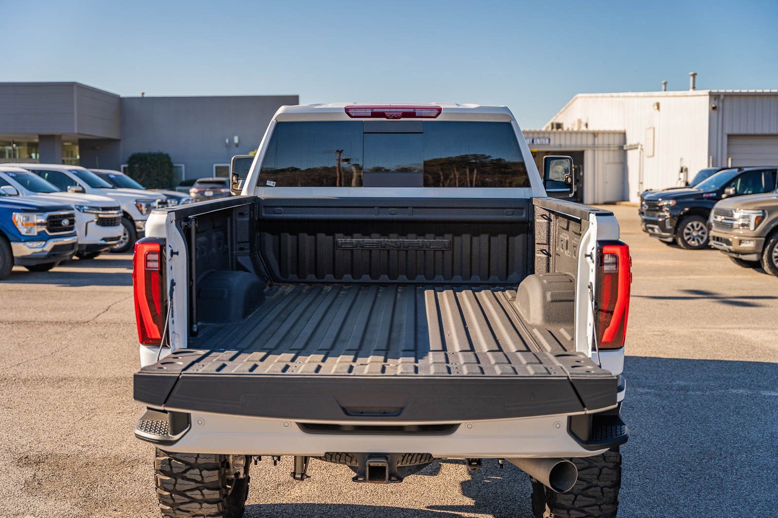 Used 2024 GMC Sierra 2500 Denali w/ Denali Reserve Package image 25