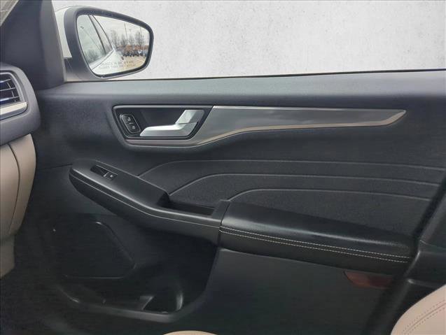 Certified 2022 Ford Escape Titanium image 23