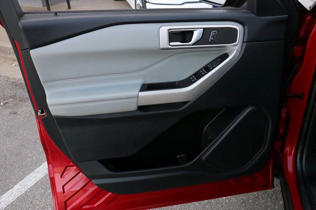 Certified 2022 Ford Explorer XLT w/ Equipment Group 202A image 17