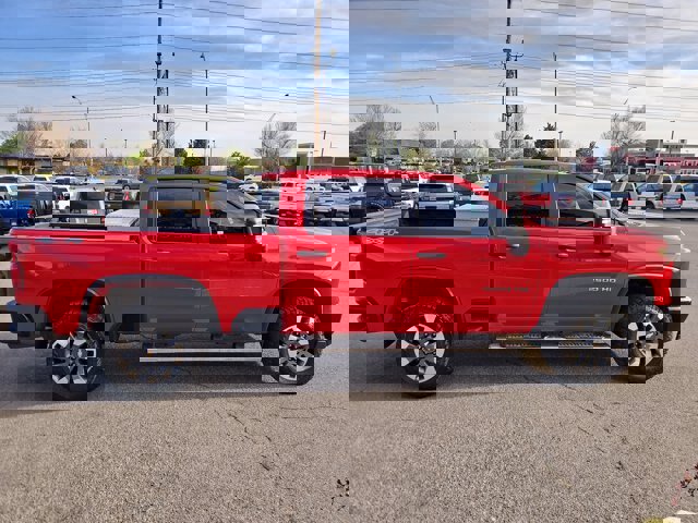 Used 2024 Chevrolet Silverado 2500 Custom w/ Custom Value Package image 2