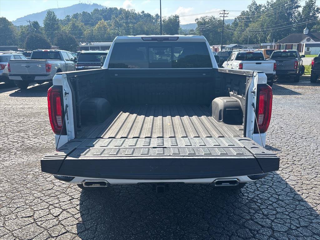 Used 2024 GMC Sierra 1500 AT4 w/ Technology Package AWD/4WD image 7