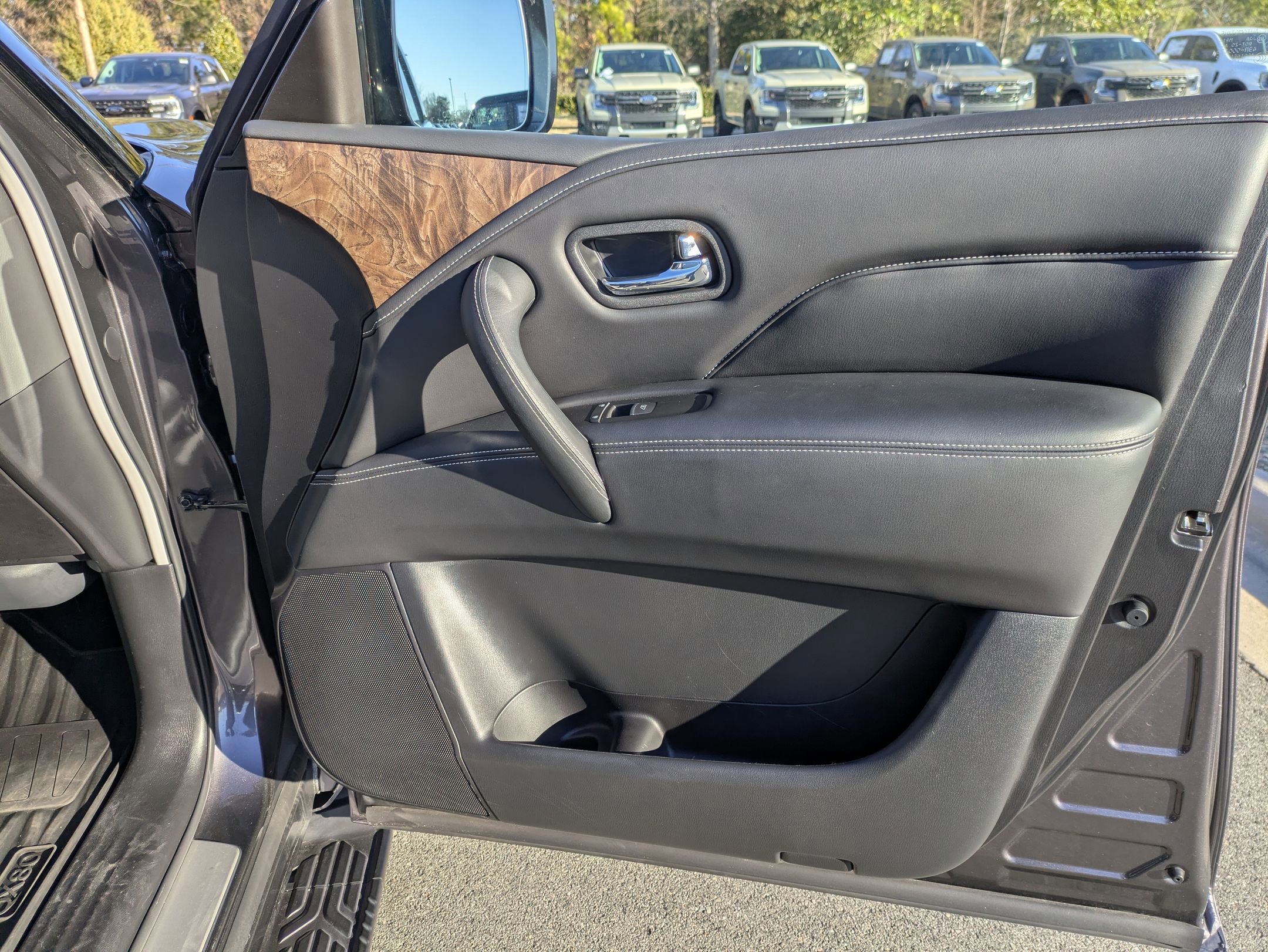 Used 2023 INFINITI QX80 Premium Select w/ Cargo Package image 42