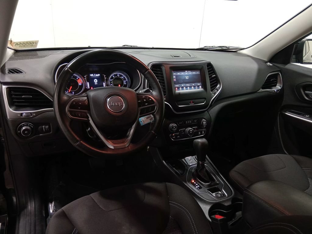 Used 2019 Jeep Cherokee Latitude w/ Cold Weather Group FWD image 14