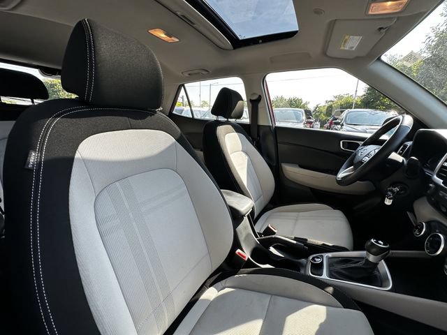 Used 2023 Hyundai Venue SEL FWD image 34