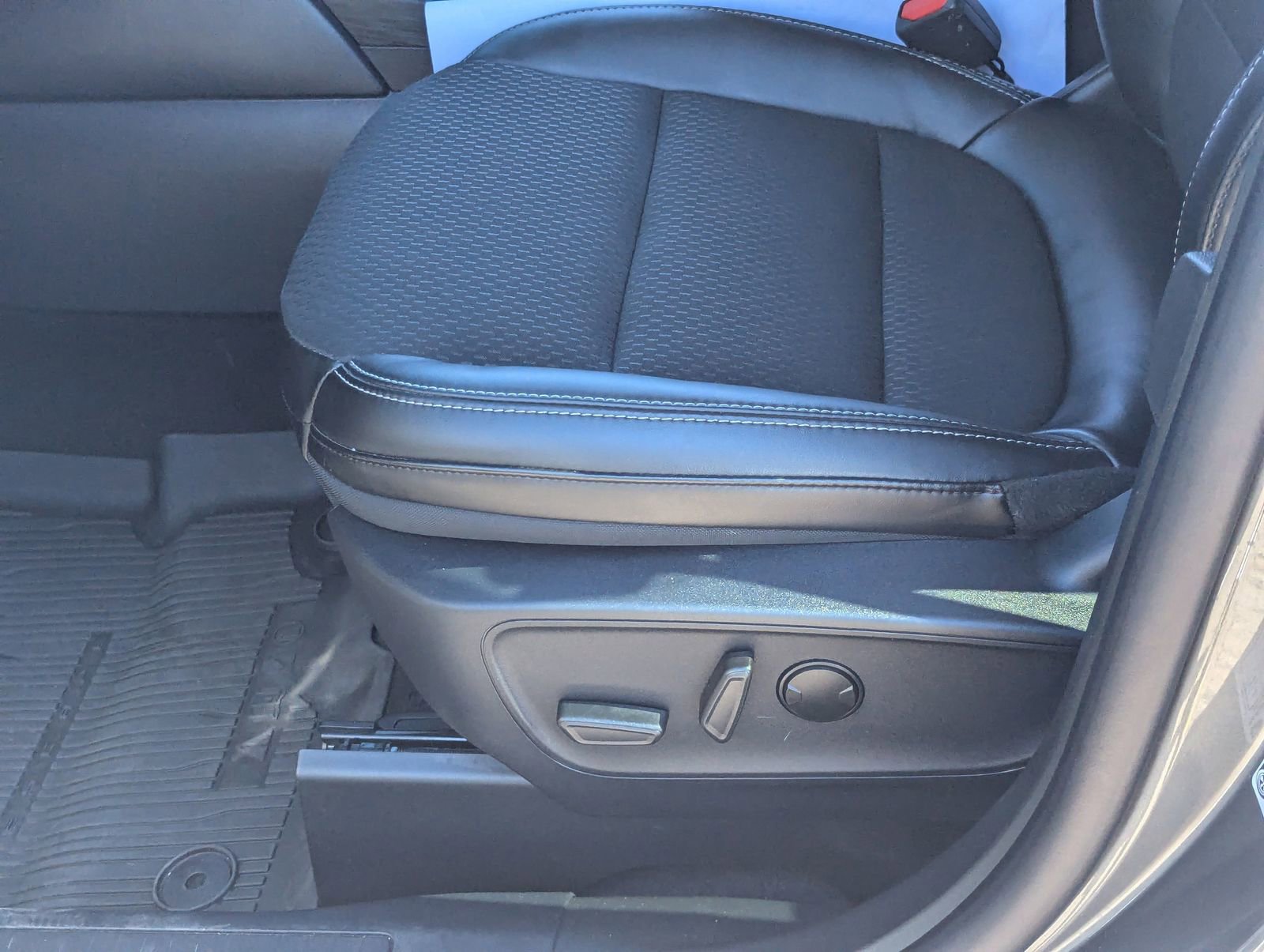 Certified 2025 Ford Escape SE image 20