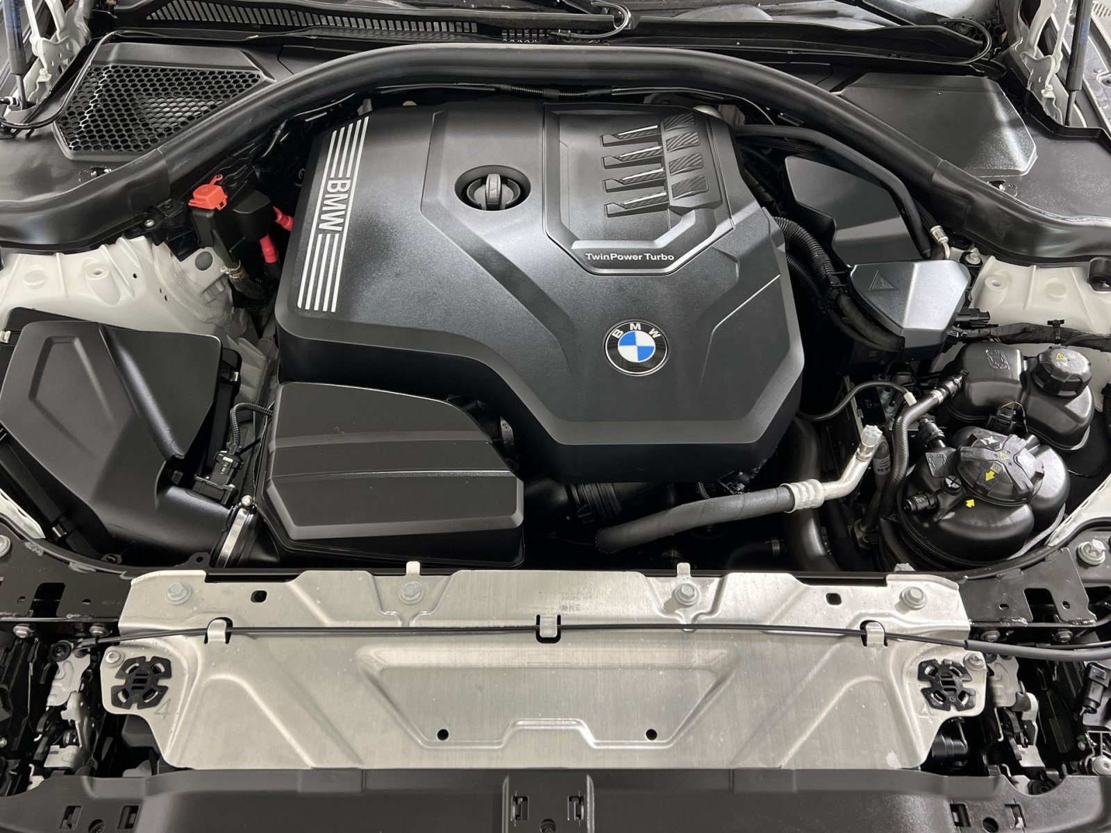 Used 2024 BMW 230i Coupe w/ Convenience Package RWD image 28