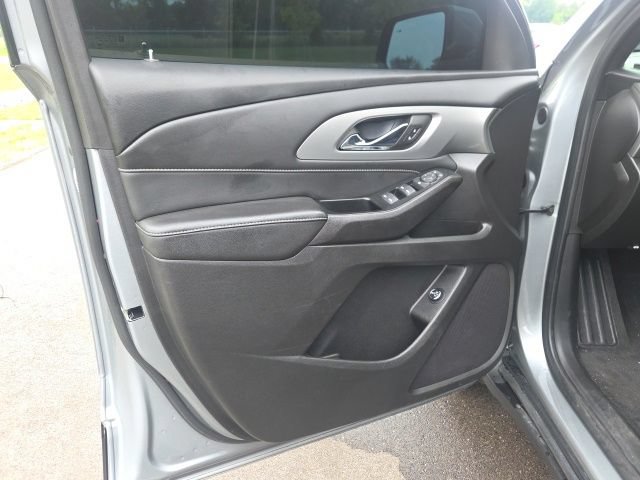 Used 2023 Chevrolet Traverse LT FWD image 24