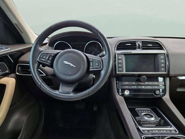 Used 2017 Jaguar F-PACE Prestige AWD/4WD image 9