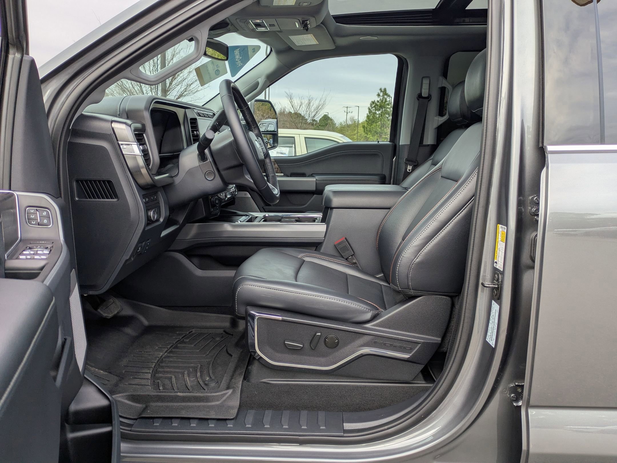 Certified 2024 Ford F250 Lariat w/ Lariat Ultimate Package image 15