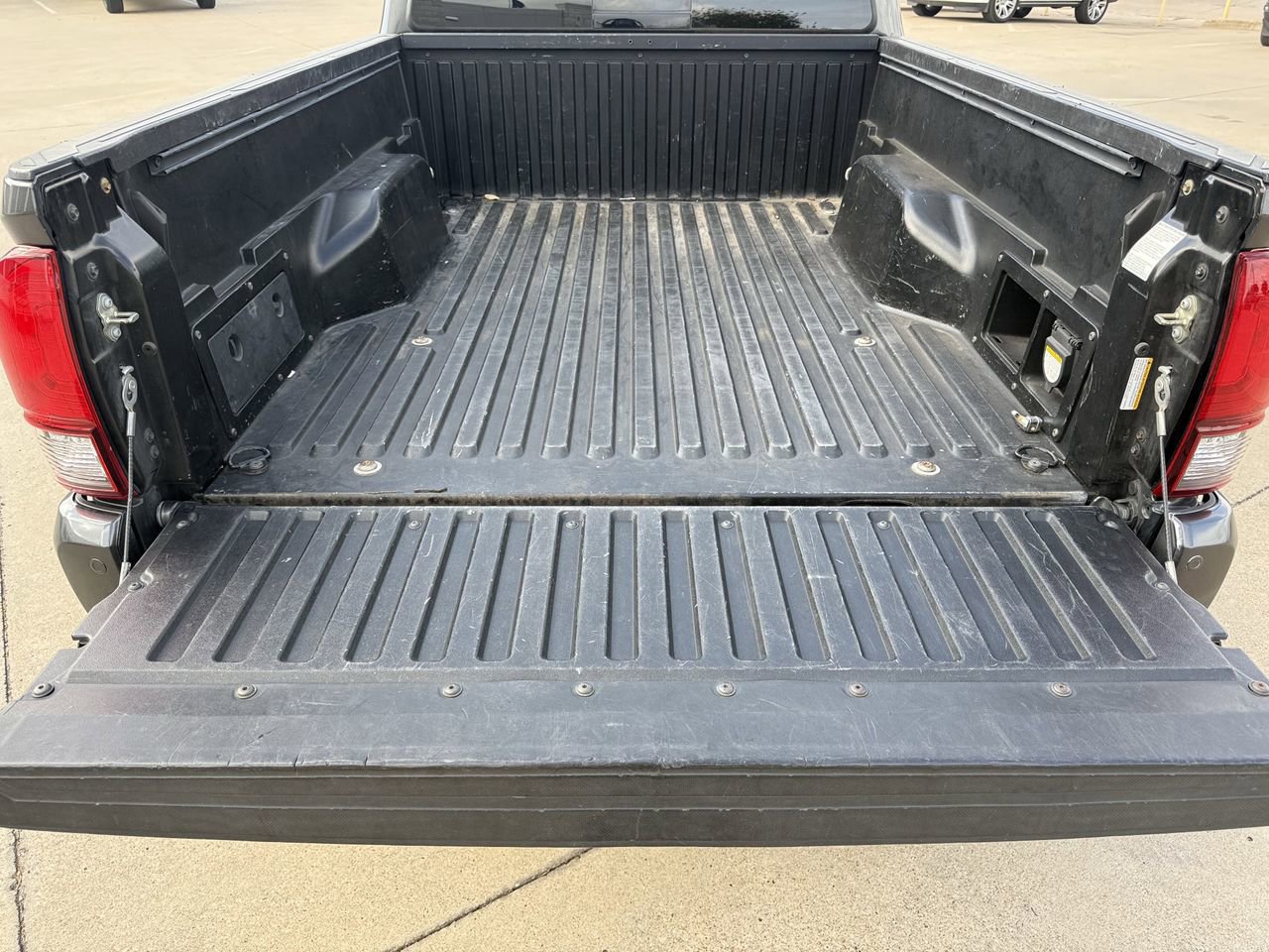 Used 2018 Toyota Tacoma TRD Off-Road w/ Technology Package image 29