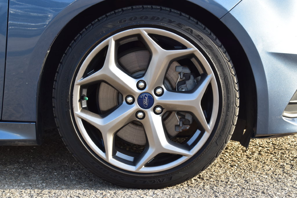 Certified 2018 Ford Focus ST FWD image 6