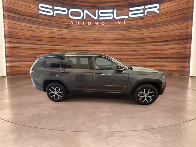 Used 2024 Jeep Grand Cherokee L Limited AWD/4WD image 8