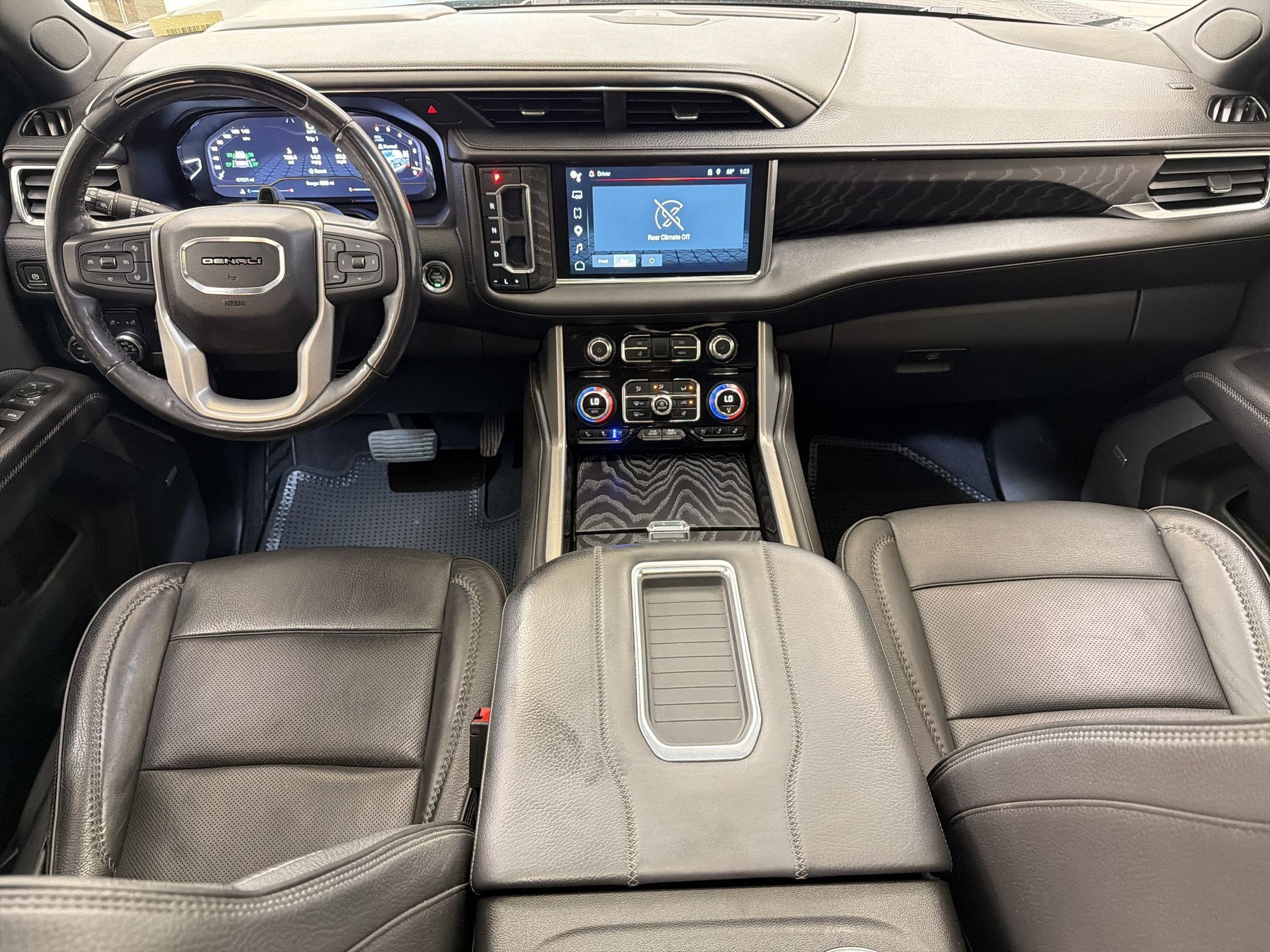 Used 2023 GMC Yukon Denali w/ Denali Reserve Package AWD/4WD image 17