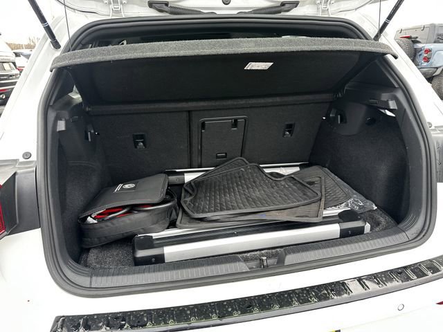 Used 2024 Volkswagen Golf R image 44