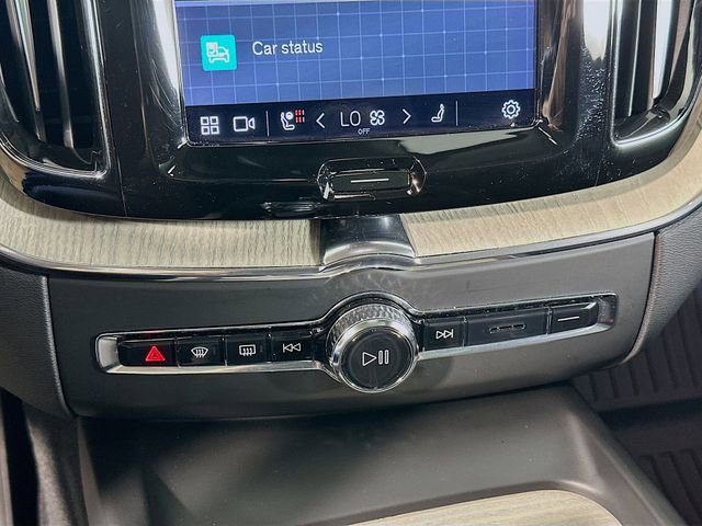 Used 2022 Volvo XC60 B5 Inscription w/ Climate Package image 23