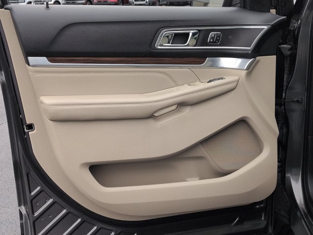Certified 2019 Ford Explorer Limited w/ Ford Safe & Smart Package AWD/4WD image 13