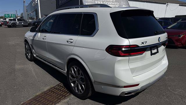 Used 2024 BMW X7 xDrive40i w/ Premium Package AWD/4WD image 4