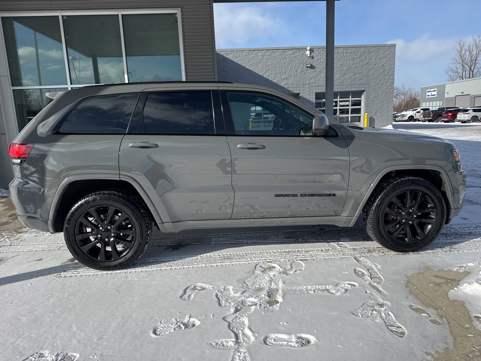 Used 2020 Jeep Grand Cherokee Altitude image 9