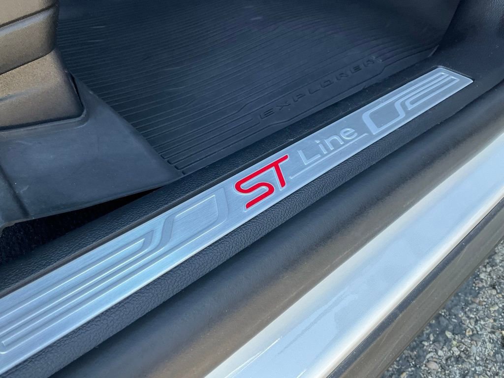 Certified 2025 Ford Explorer ST-Line w/ Premium Package image 49