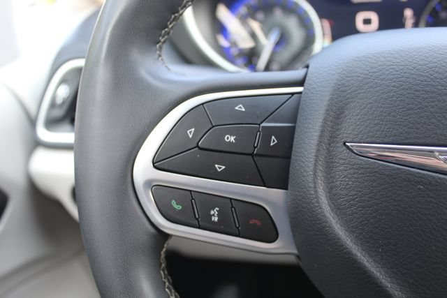 Used 2024 Chrysler Pacifica Touring-L FWD image 35