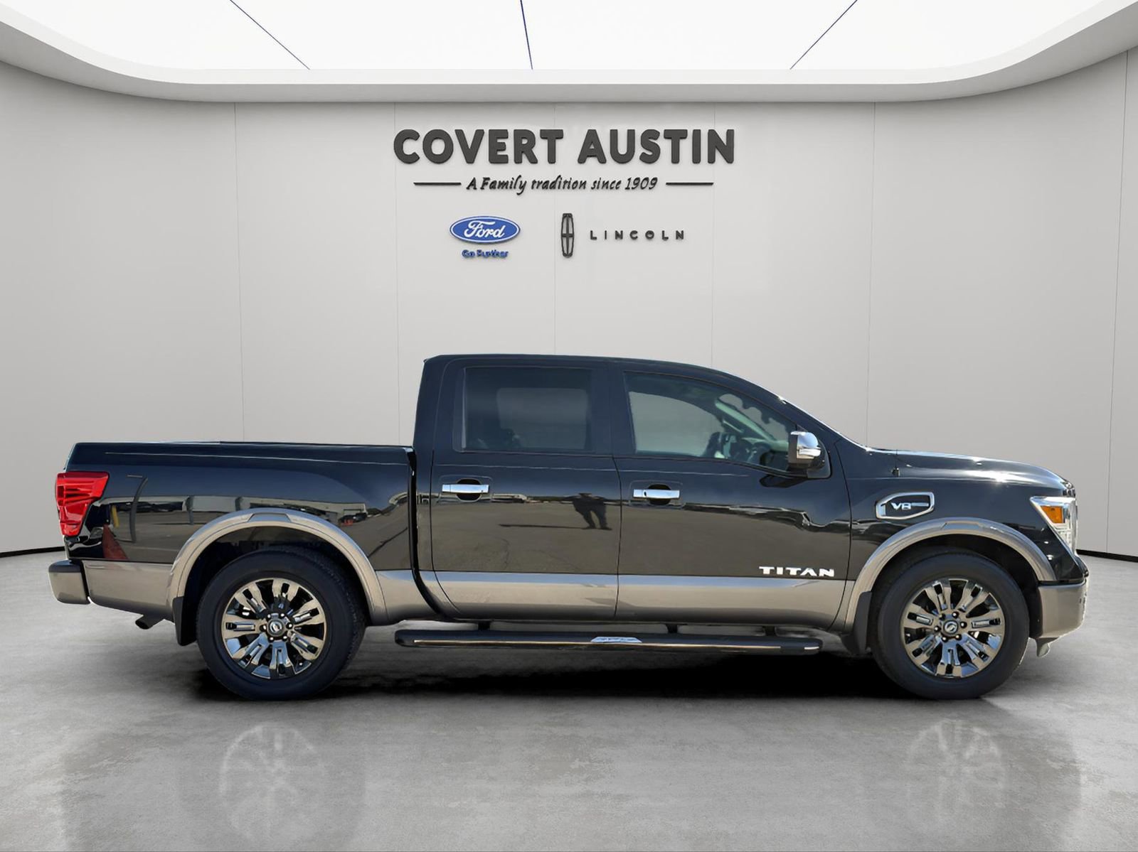 Used 2017 Nissan Titan Platinum Reserve image 5