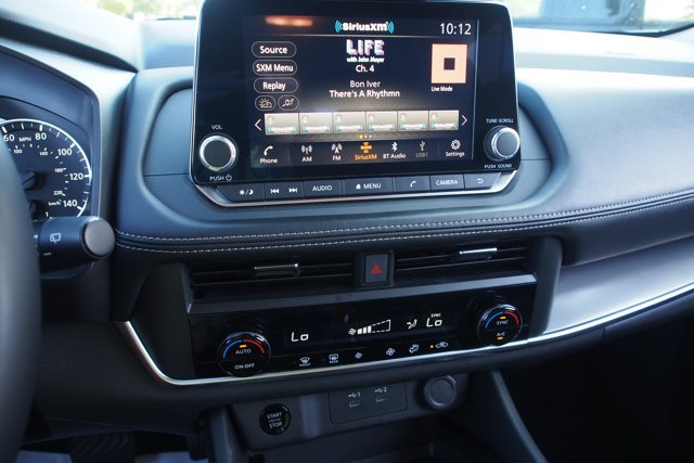 Used 2025 Nissan Rogue SV FWD image 25