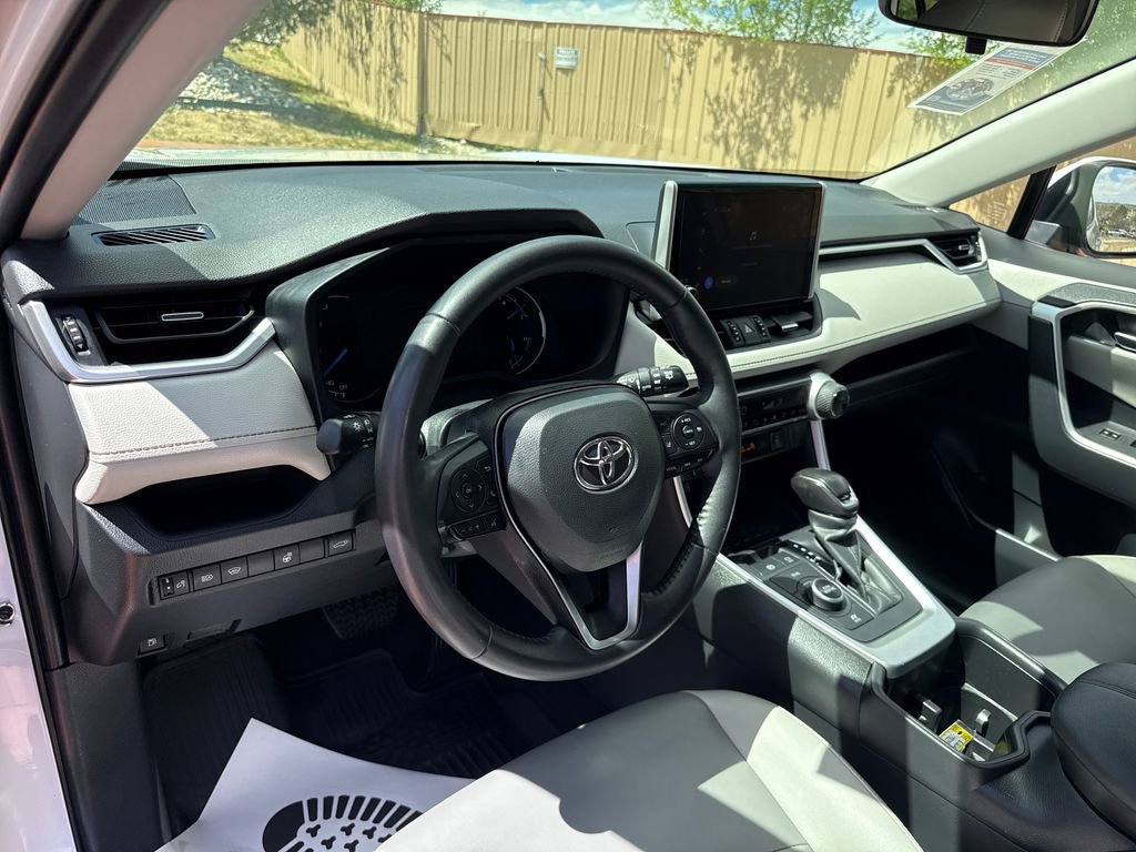 Used 2025 Toyota RAV4 XLE Premium w/ Weather Package AWD/4WD image 17