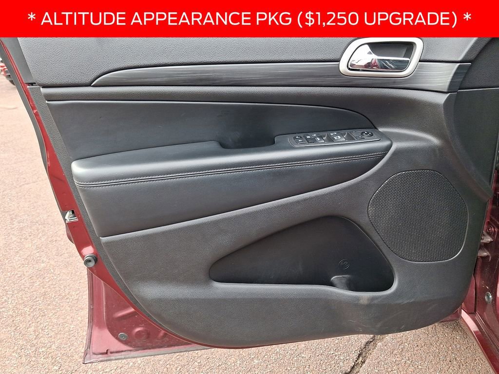 Used 2021 Jeep Grand Cherokee Laredo X image 12