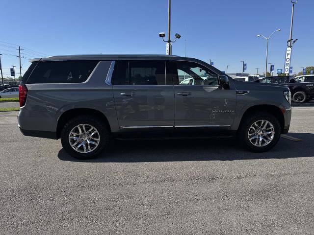 Used 2022 GMC Yukon XL SLT w/ SLT Premium Package image 4
