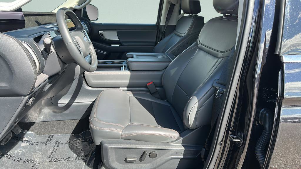 Certified 2025 Ford Expedition Active AWD/4WD image 8