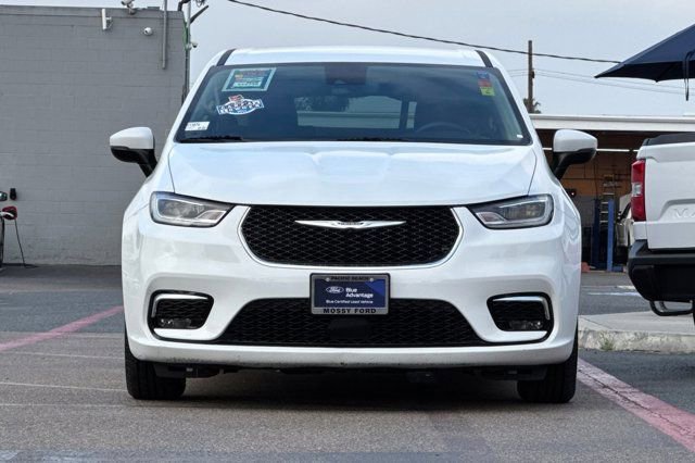 Used 2023 Chrysler Pacifica Touring-L image 10