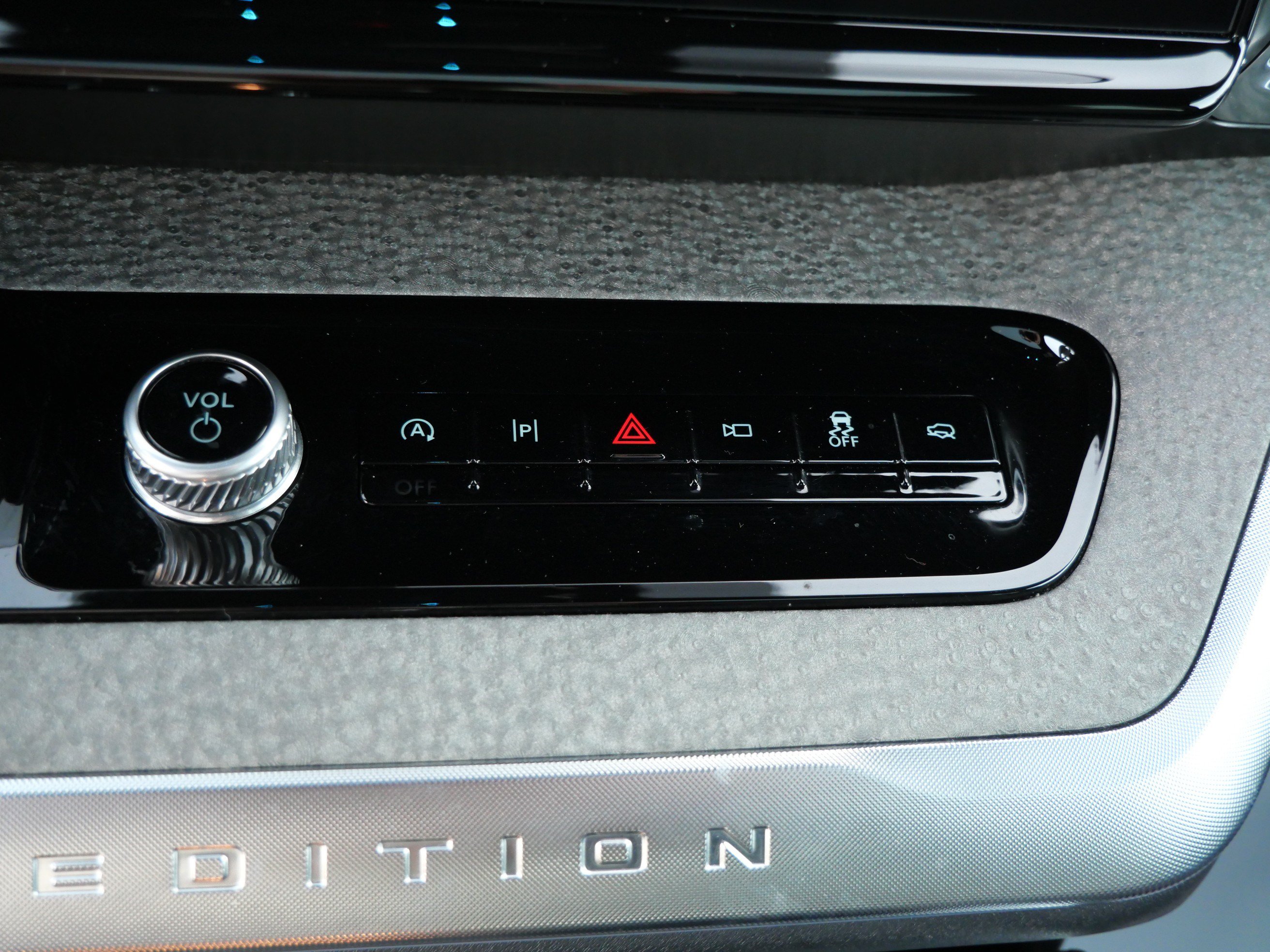 Certified 2025 Ford Expedition Tremor AWD/4WD image 32