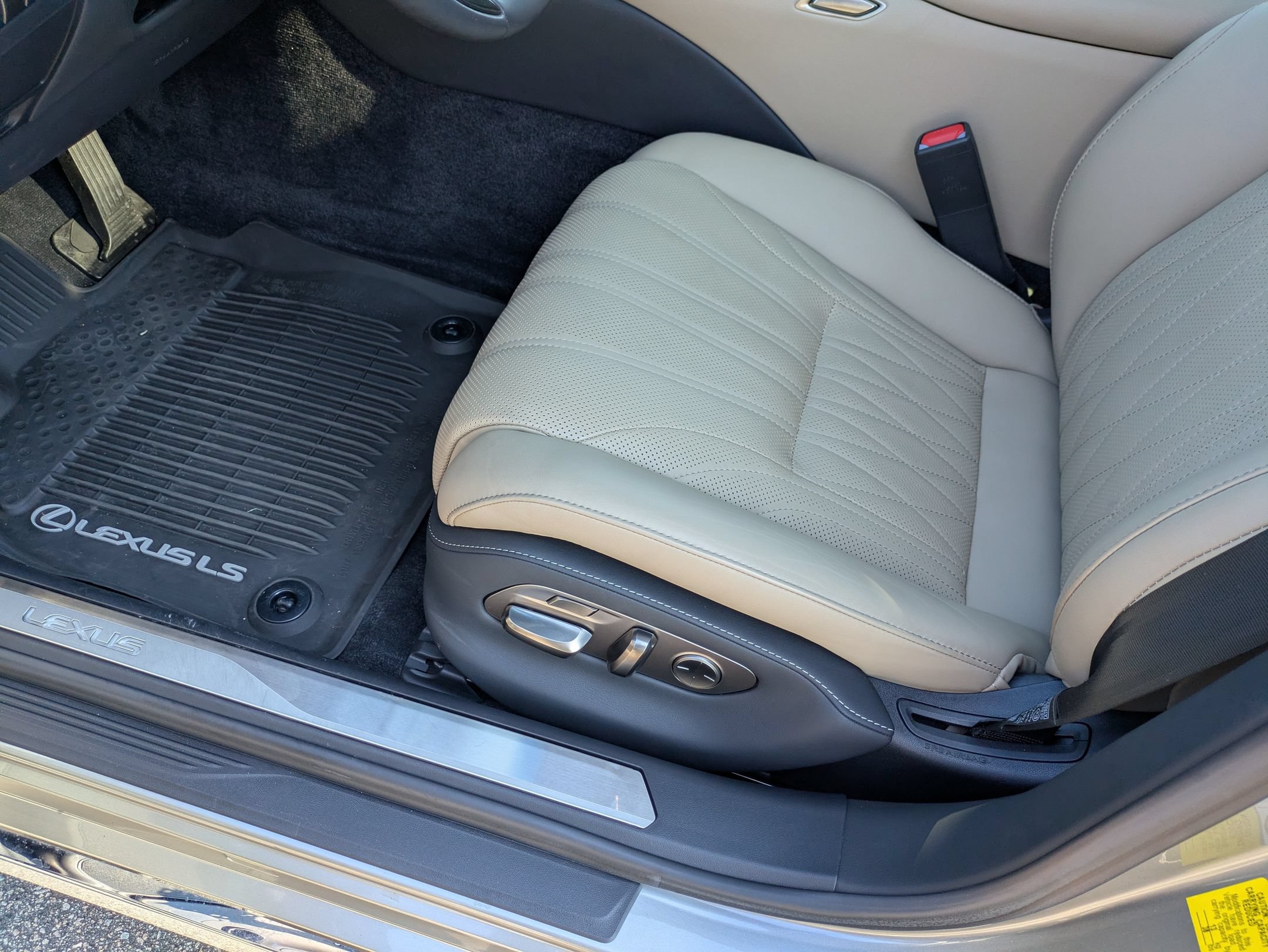 Used 2022 Lexus LS 500 w/ Interior Upgrade Package RWD image 13