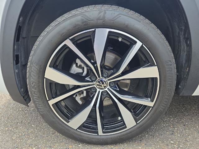 Used 2025 Volkswagen Atlas SEL Premium R-Line AWD/4WD image 13