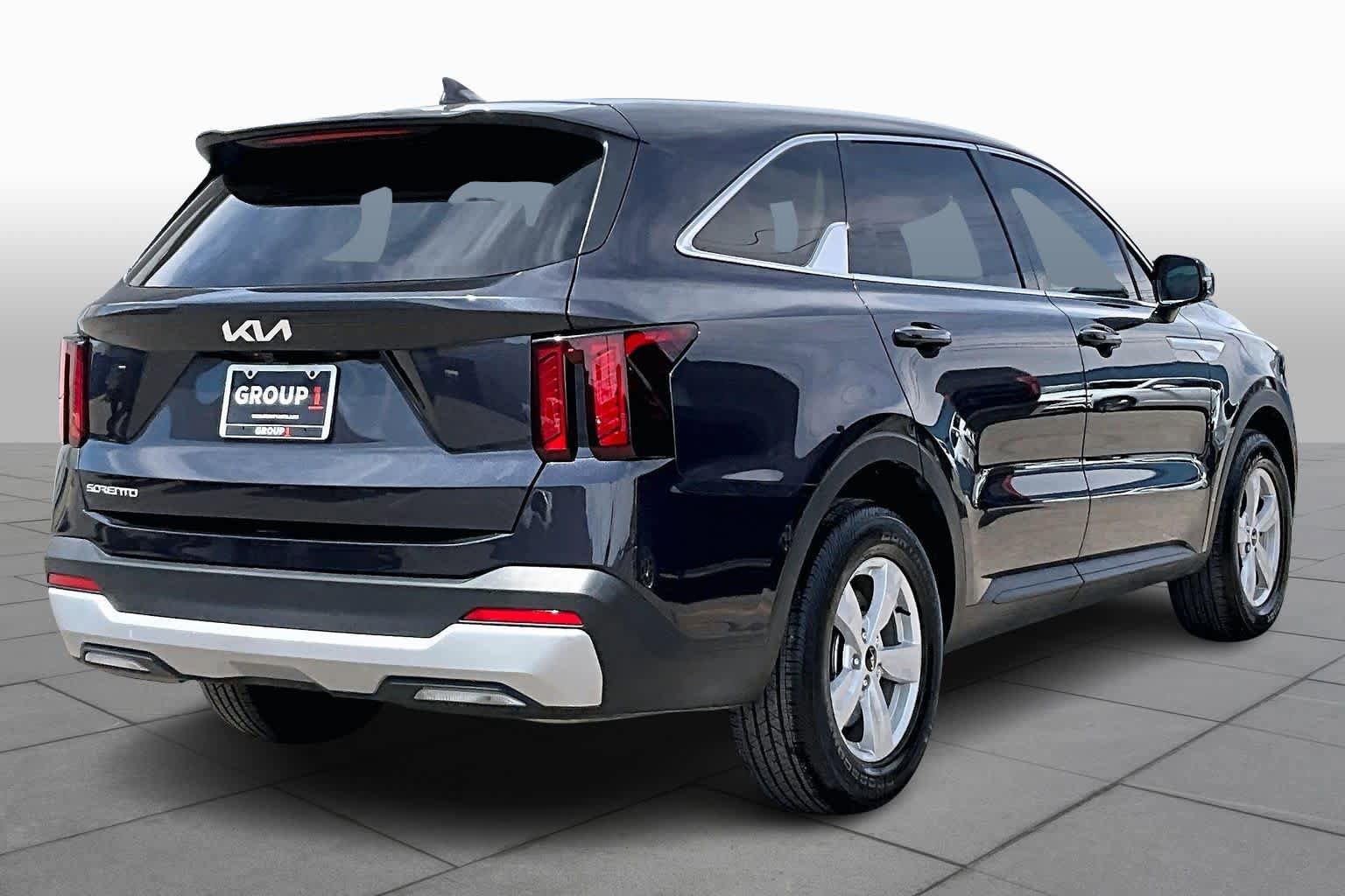 Used 2025 Kia Sorento LX FWD image 12