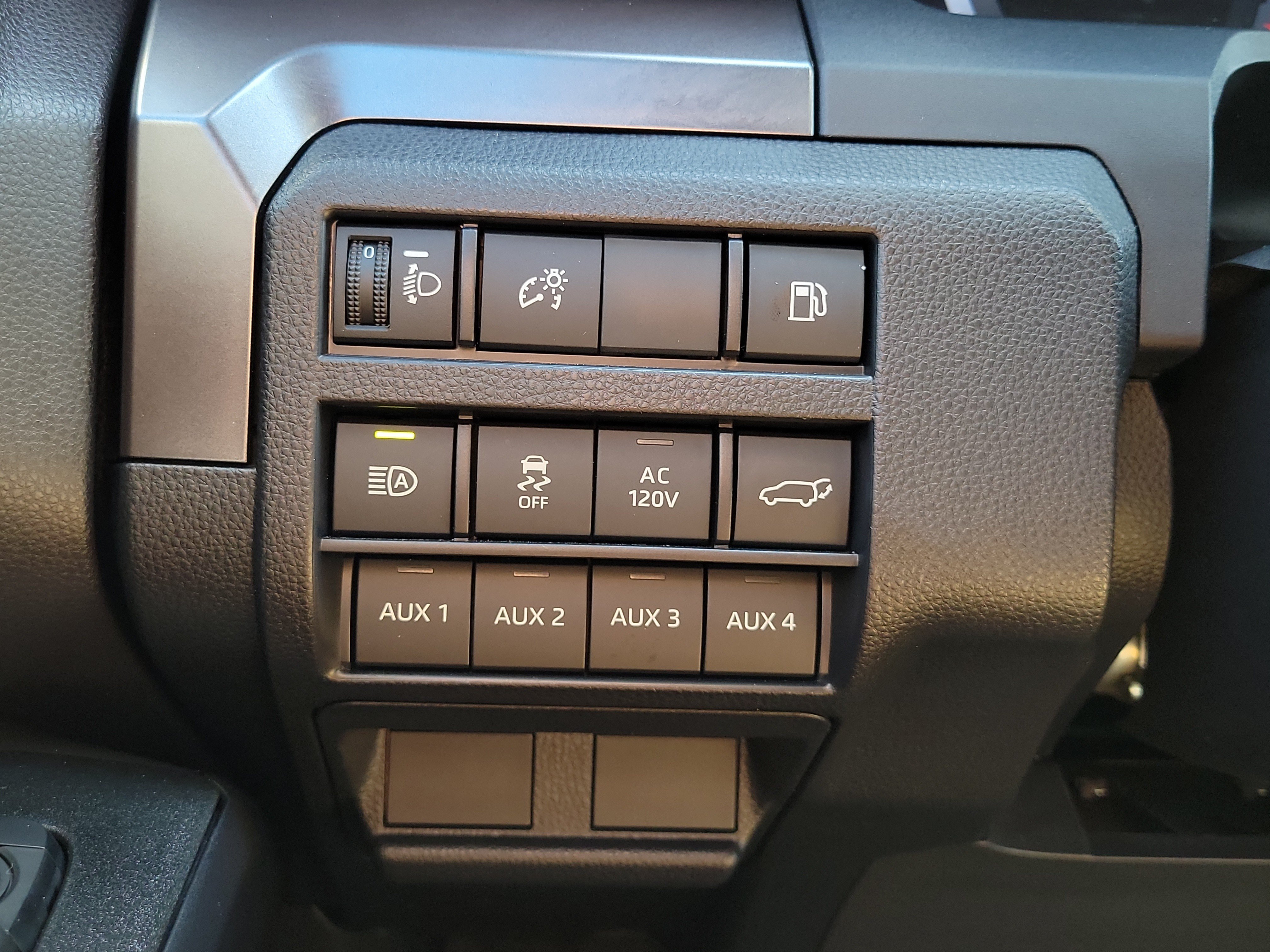 Used 2025 Toyota 4Runner TRD Off-Road Premium AWD/4WD image 28