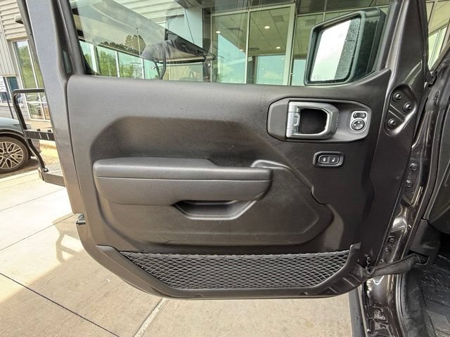 Used 2025 Jeep Wrangler Unlimited Rubicon AWD/4WD image 12