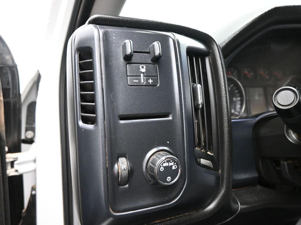 Used 2018 Chevrolet Silverado 2500 W/T image 35