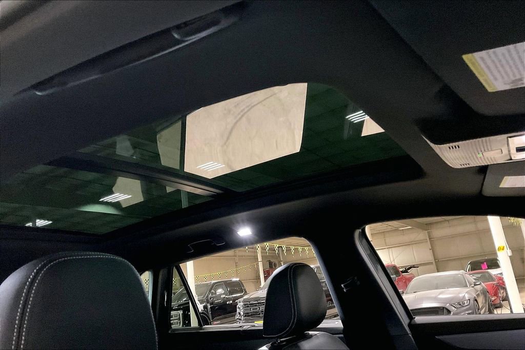 Used 2025 Volkswagen Atlas Cross Sport SE image 21