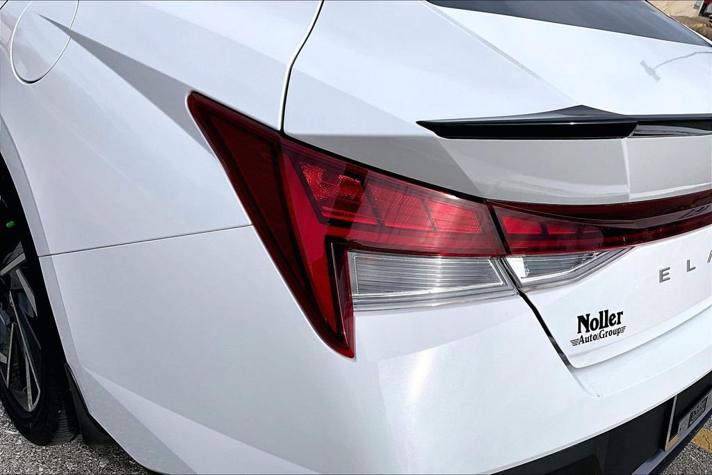Used 2025 Hyundai Elantra SEL FWD image 29